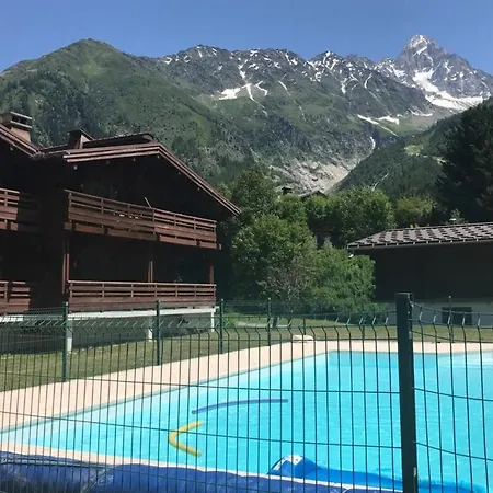 Apartment Studio With Parking And Swimming Pool Ideally Located Chamonix